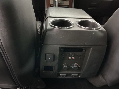 Used 2011 Lincoln Navigator Ultimate image 19