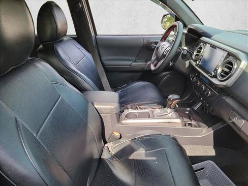 Used 2021 Toyota Tacoma TRD Off-Road w/ Technology Package AWD/4WD image 15