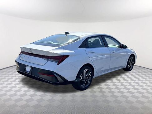 New 2025 Hyundai Elantra SEL FWD image 5