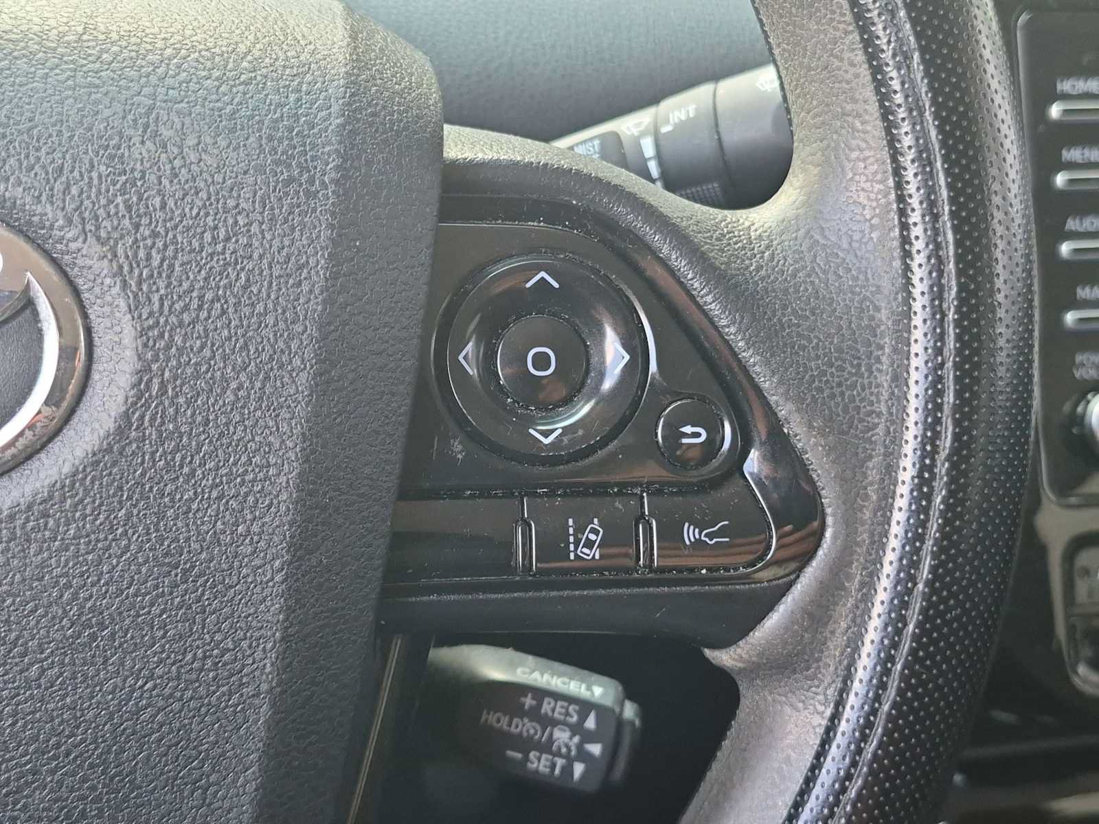 Used 2022 Toyota Prius L Eco FWD image 23