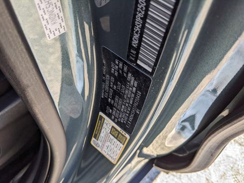 Used 2023 Kia Carnival EX image 42