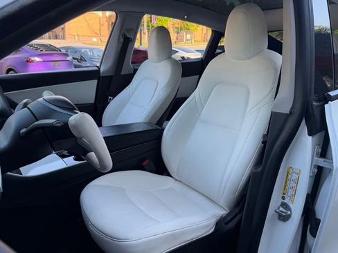 Used 2021 Tesla Model Y Long Range image 26