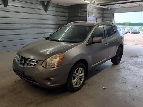 Used 2013 Nissan Rogue SV FWD image 1