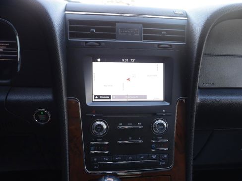 Used 2016 Lincoln Navigator Select image 9