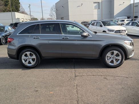 Used 2017 Mercedes-Benz GLC 300 4MATIC image 2