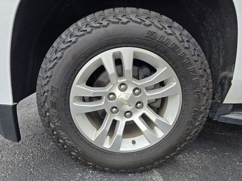 Used 2017 Chevrolet Suburban LS AWD/4WD image 10