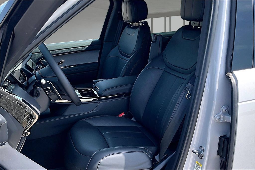 New 2026 Land Rover Range Rover Sport SE AWD/4WD image 9
