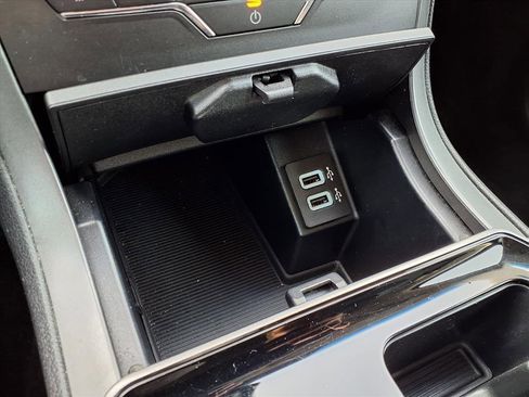 Used 2020 Ford Edge SE image 13