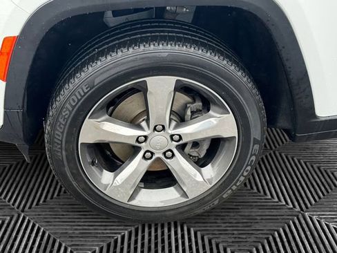 Certified 2022 Jeep Grand Cherokee L Limited w/ Luxury Tech Group II image 10