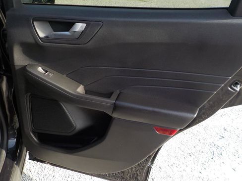 Used 2021 Ford Escape SE w/ SE Sport Appearance Package image 20