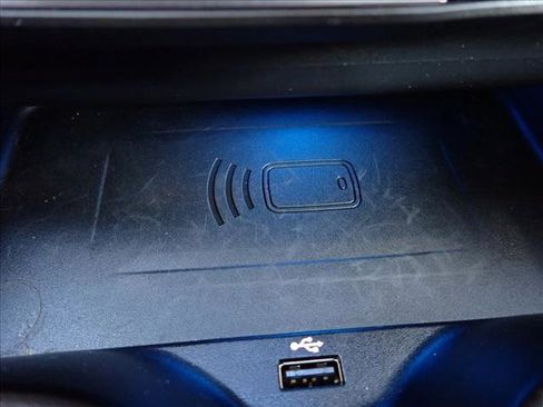 Used 2022 BMW 530e xDrive w/ Premium Package image 18