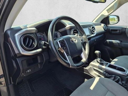 Used 2016 Toyota Tacoma SR5 w/ SR5 Appearance Package (SN) RWD image 10