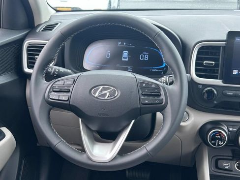 Used 2026 Hyundai Venue SEL FWD image 7