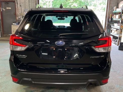 Used 2019 Subaru Forester Premium AWD/4WD image 2