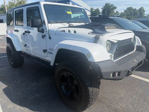 Used 2017 Jeep Wrangler Unlimited Sahara w/ Connectivity Group AWD/4WD image 1