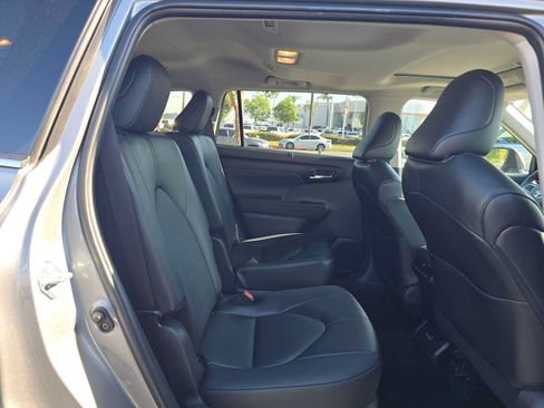 Certified 2026 Toyota Highlander XLE AWD/4WD image 12