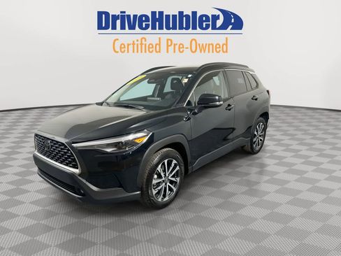 Used 2025 Toyota Corolla Cross XLE image 2