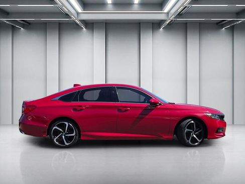 Used 2018 Honda Accord Sport image 3