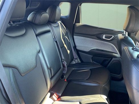 Used 2024 Jeep Compass Latitude image 41