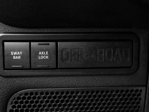 Used 2016 Jeep Wrangler Unlimited Rubicon w/ Connectivity Group AWD/4WD image 30