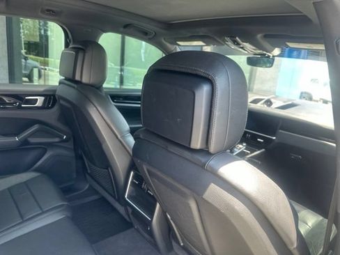 Used 2020 Porsche Cayenne AWD/4WD image 15