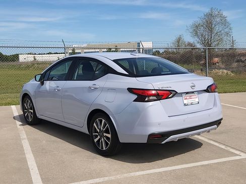 Used 2025 Nissan Versa SV image 7