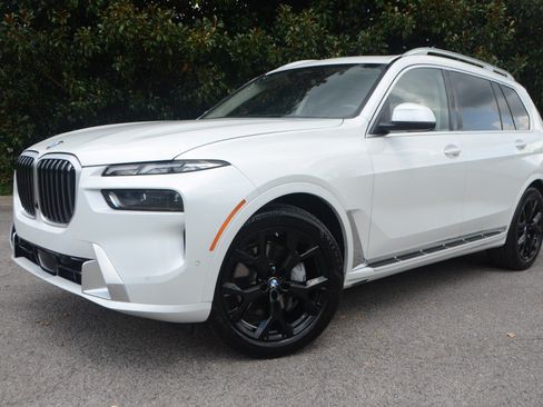 Used 2025 BMW X7 xDrive40i w/ Premium Package AWD/4WD image 7