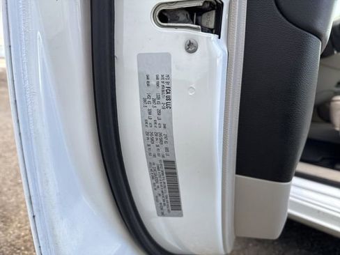 Used 2018 Chrysler Pacifica Limited image 29