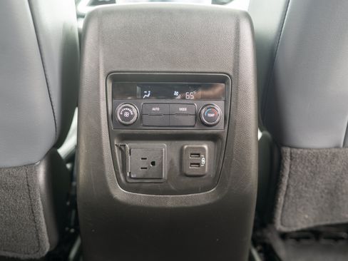 Used 2024 Buick Enclave Essence w/ Experience Buick Package FWD image 10