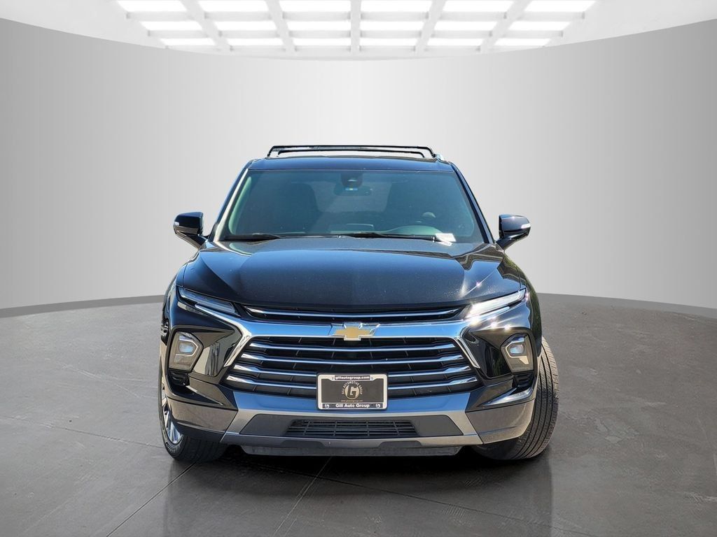 Used 2024 Chevrolet Blazer Premier FWD image 2