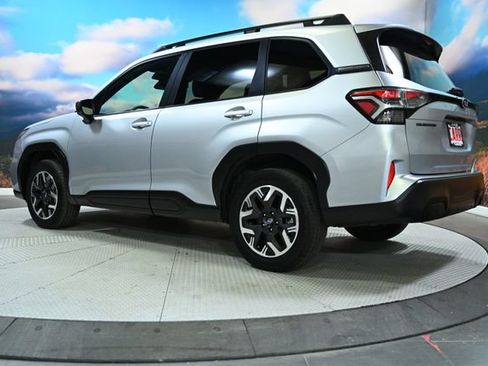 Used 2025 Subaru Forester Premium AWD/4WD image 6