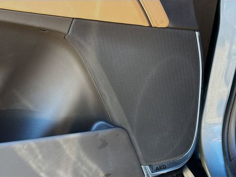 Used 2022 Cadillac Escalade Premium Luxury image 26