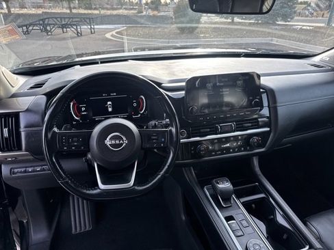 Used 2023 Nissan Pathfinder Platinum w/ Cargo Package image 7