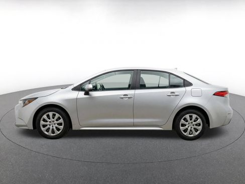 Used 2025 Toyota Corolla LE FWD image 4