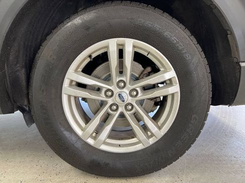 Used 2022 Ford Explorer XLT w/ Equipment Group 202A AWD/4WD image 7