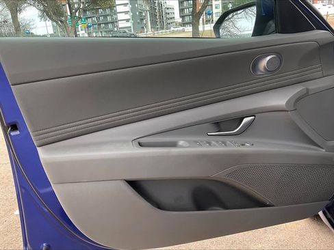 Used 2023 Hyundai Elantra SEL w/ Convenience Package image 17