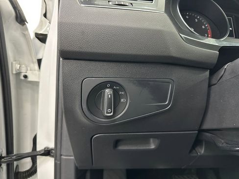 Used 2019 Volkswagen Tiguan SE w/ Panoramic Sunroof Package FWD image 33