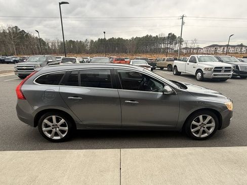 Used 2017 Volvo V60 T5 Premier w/ Convenience Package image 7