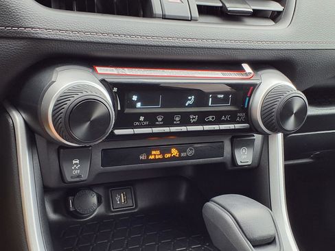 Certified 2025 Toyota RAV4 LE image 18