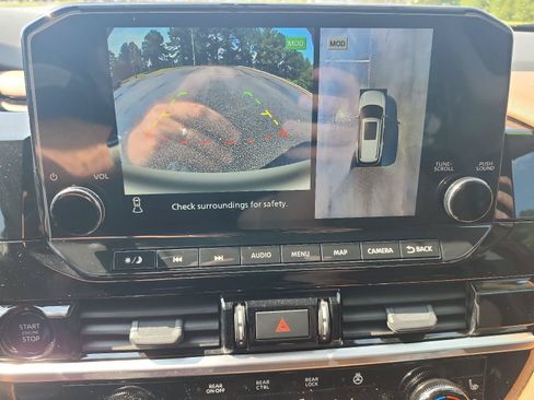 Used 2025 Nissan Pathfinder Platinum w/ Cargo Package AWD/4WD image 17