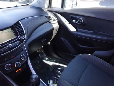 Used 2018 Chevrolet Trax LS image 19