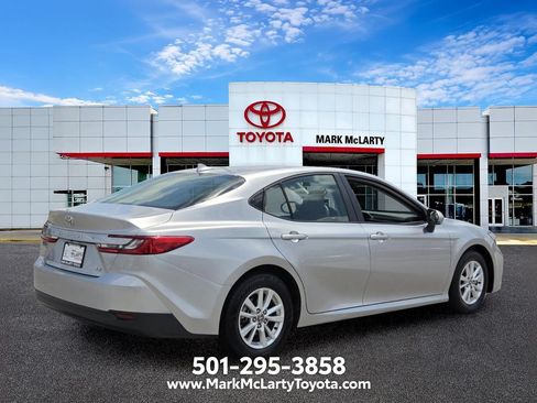 Used 2025 Toyota Camry LE FWD image 5