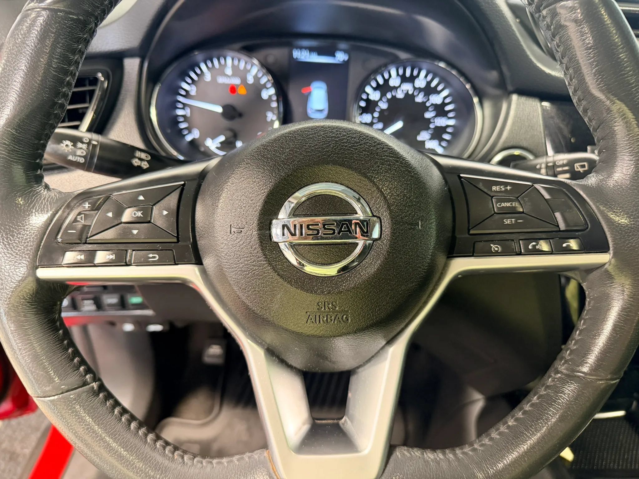 Used 2017 Nissan Rogue SV w/ Sun & Sound Touring Package AWD/4WD image 9