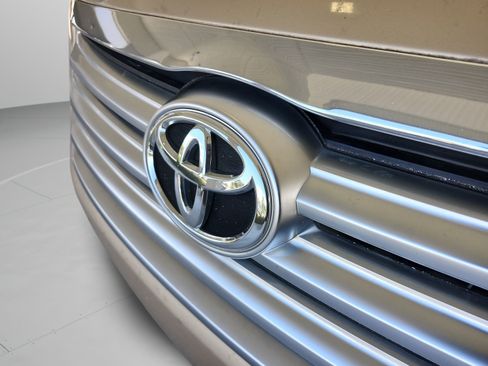 Used 2011 Toyota Avalon FWD image 24