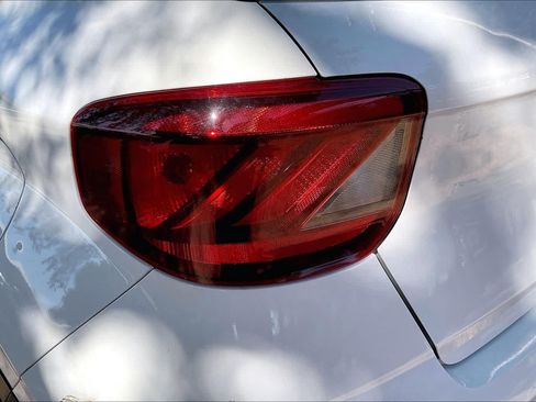 Used 2021 Hyundai Venue SE FWD image 28