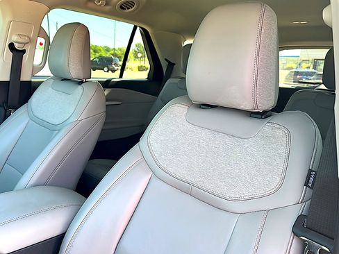 Used 2025 Ford Explorer Active w/ Active Comfort Package RWD image 7