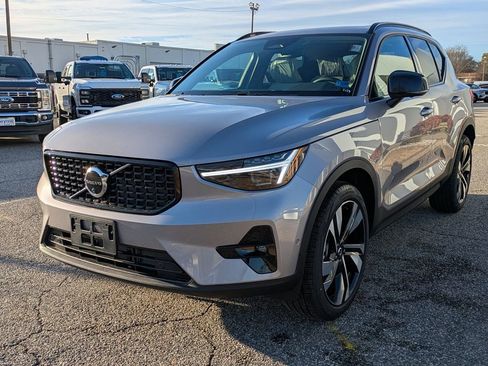 New 2026 Volvo XC40 B5 Plus w/ Climate Package image 8