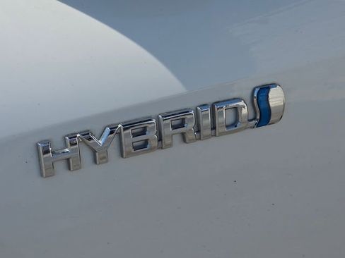 Used 2021 Toyota Highlander LE FWD image 6