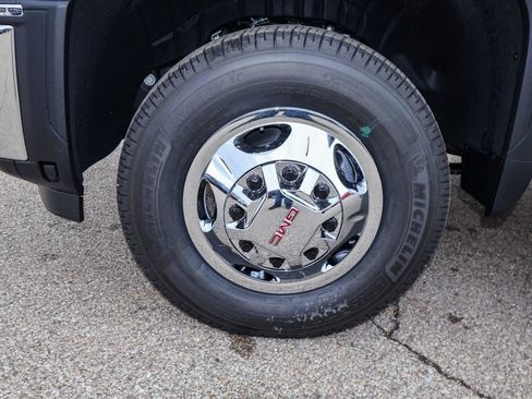 New 2026 GMC Sierra 3500 SLE image 27