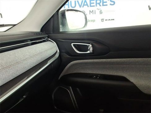 Certified 2022 Jeep Compass Latitude image 22